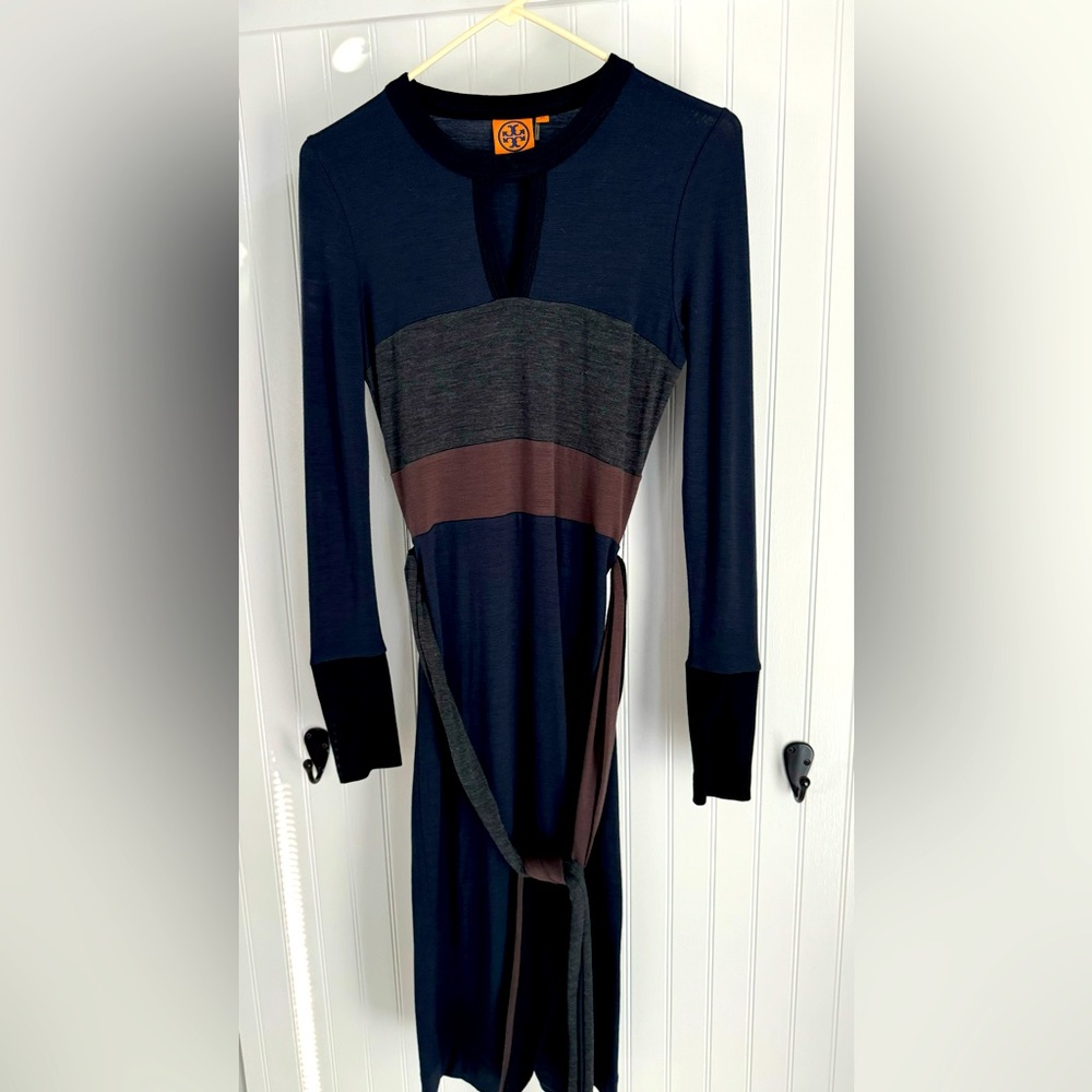 Women's Tory Burch dress size XS. Navy, grey and brown, peek a boo opening.